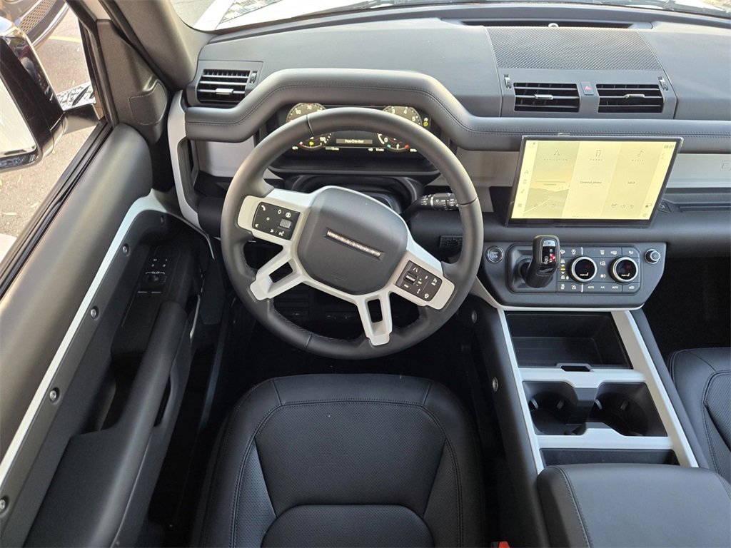 Used 2025 Land Rover Defender 90 X-Dynamic SE image 9