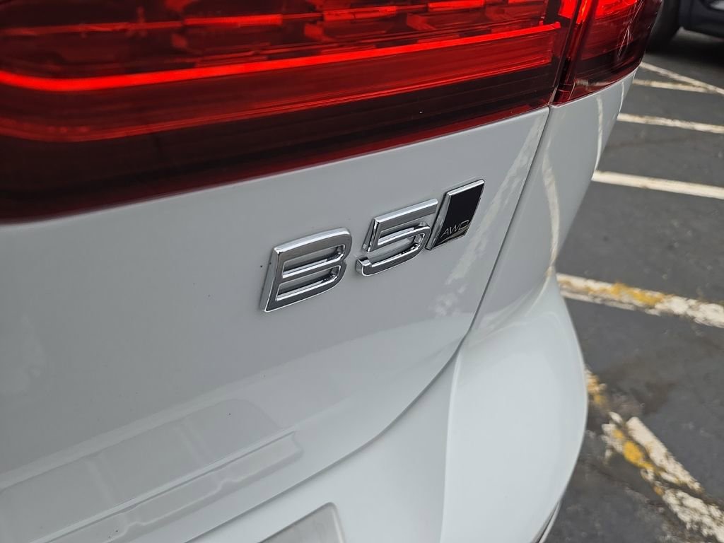 Certified 2024 Volvo V60 B5 Cross Country Ultimate image 8