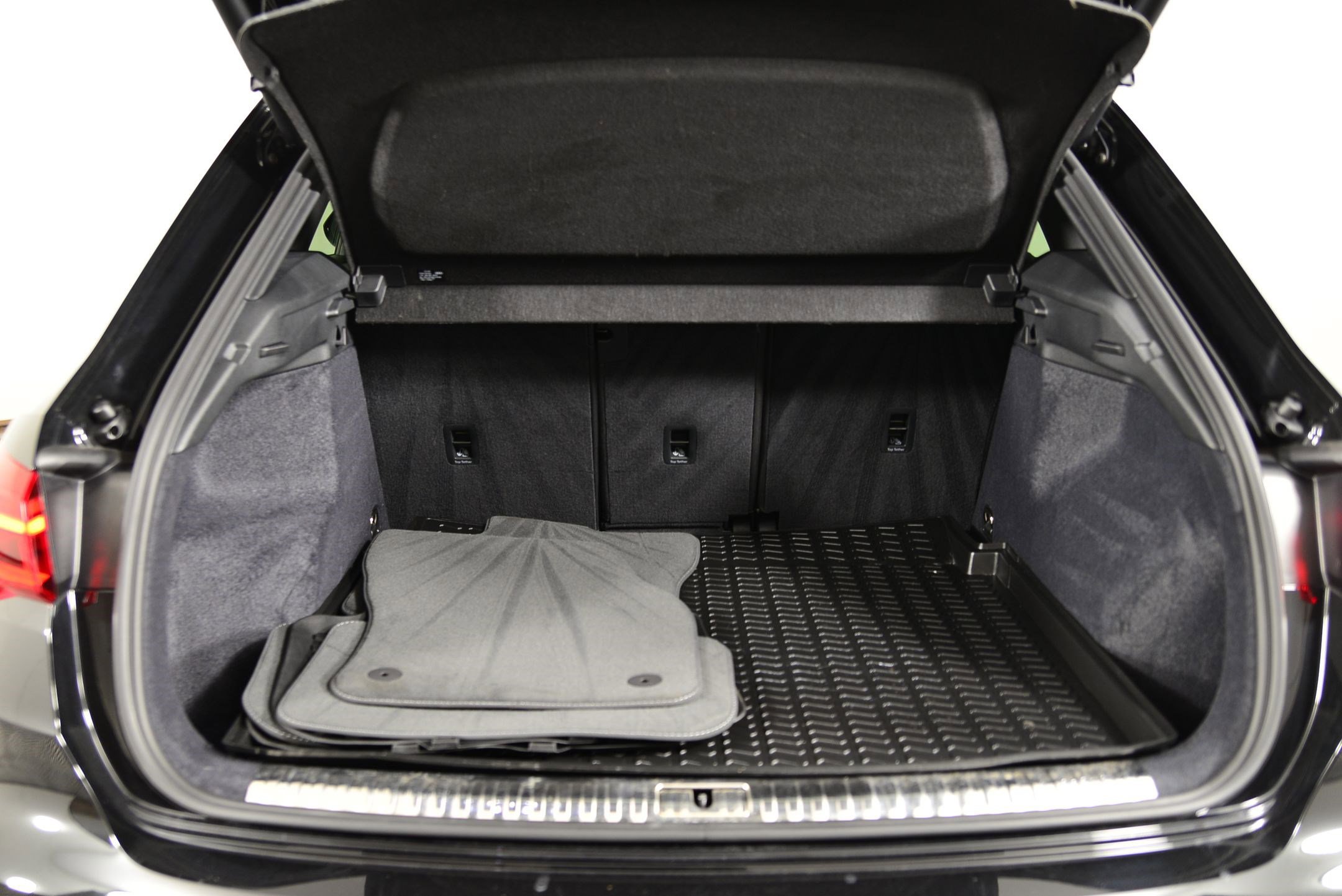 Certified 2025 Audi Q3 2.0T Premium w/ Convenience Package image 25