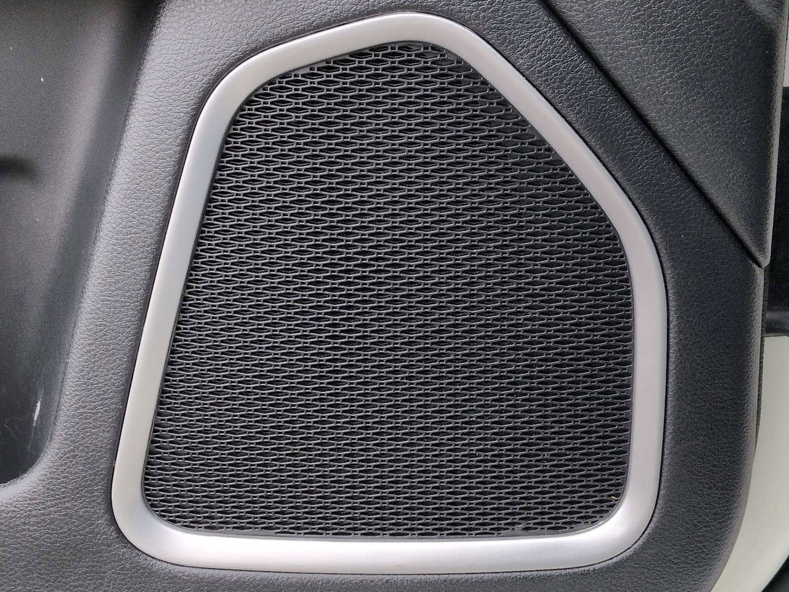 Used 2020 Jeep Compass Limited image 30