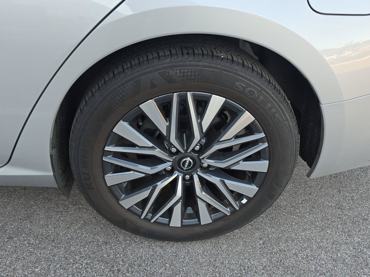 Used 2025 Nissan Altima 2.5 SV FWD image 16