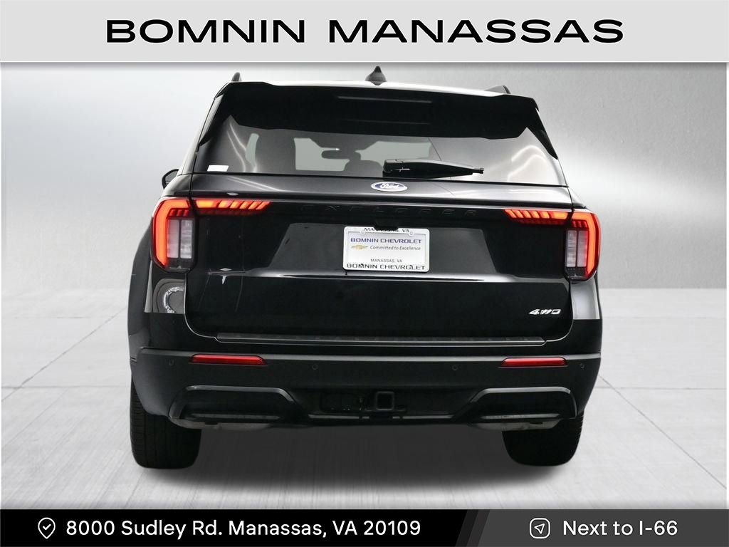 Used 2025 Ford Explorer ST-Line w/ ST-Line Street Pack image 4