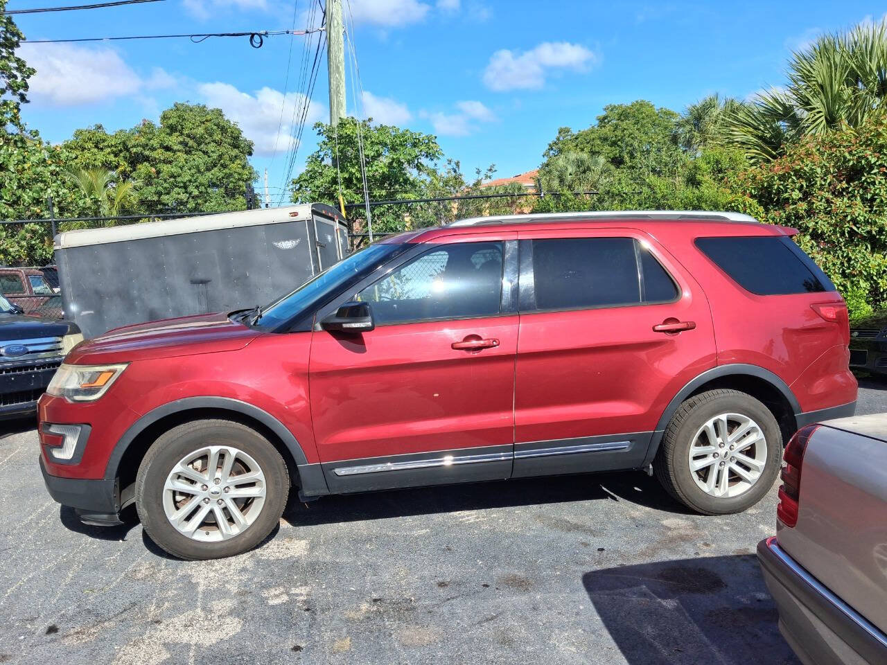 Used 2017 Ford Explorer XLT w/ Equipment Group 201A FWD image 9