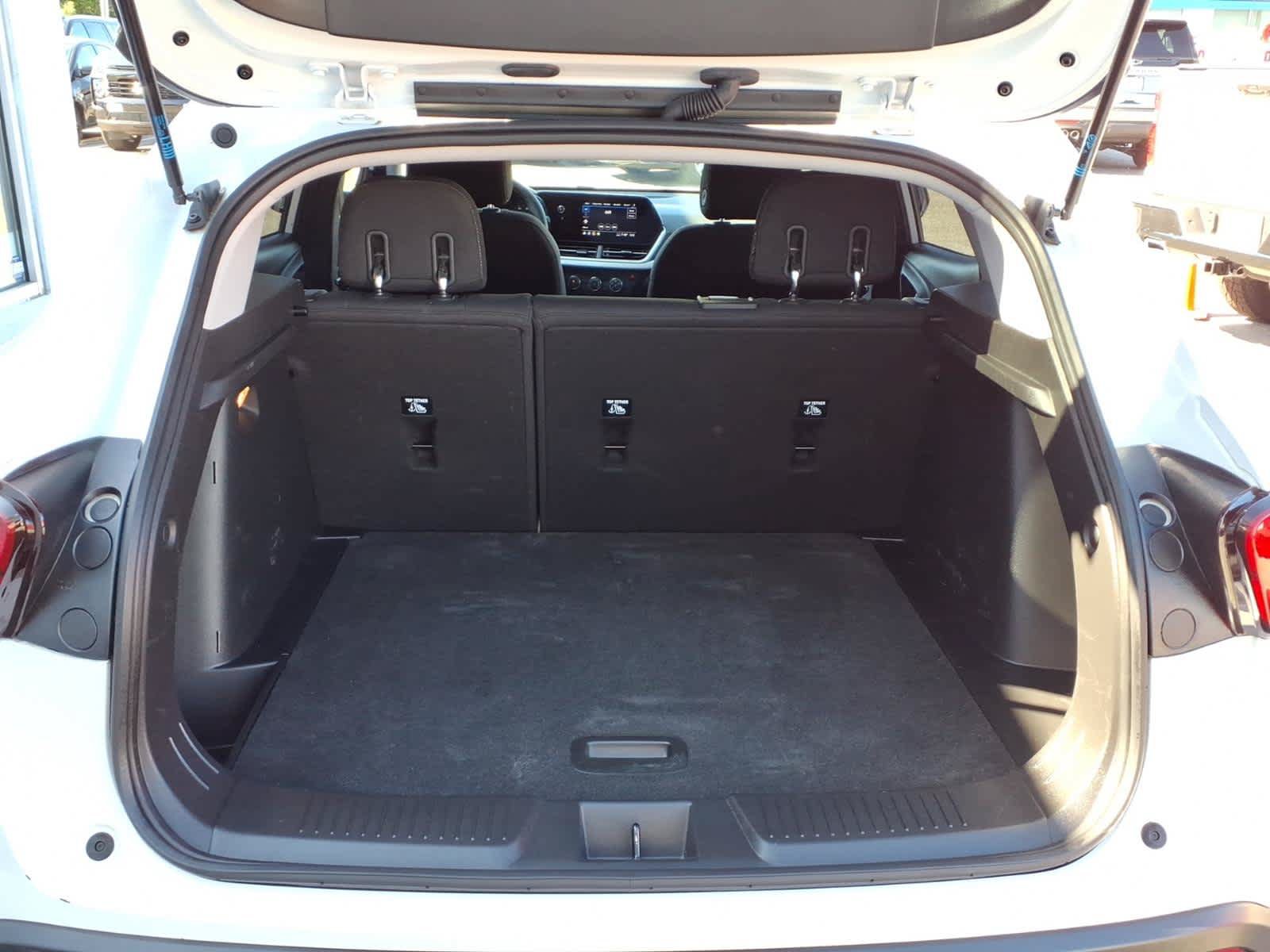 Used 2024 Chevrolet Trax LS FWD image 19