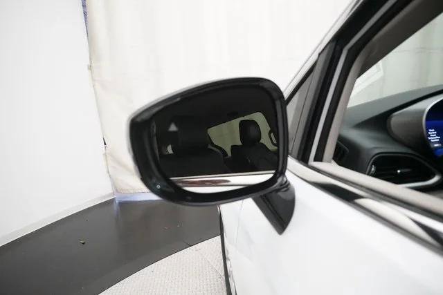 Certified 2024 Chrysler Pacifica Touring-L image 24