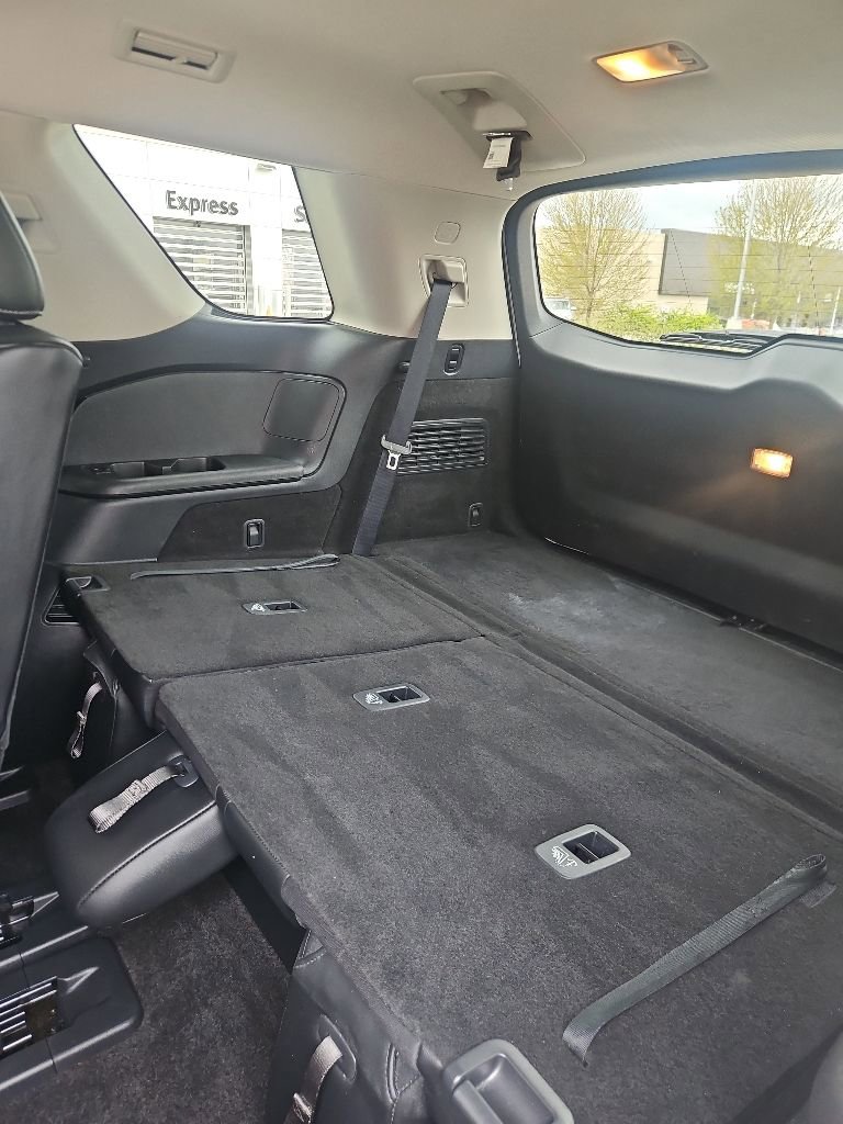 Used 2024 Nissan Pathfinder SL w/ Black Appearance Package FWD image 15