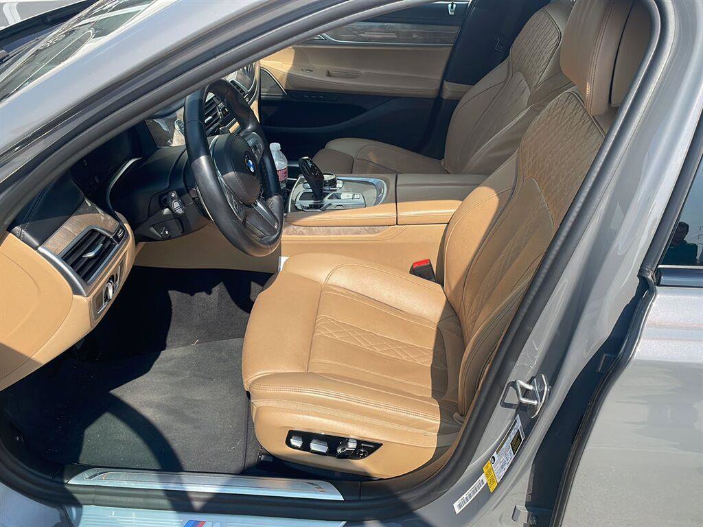 Used 2020 BMW 740i w/ M Sport Package RWD image 2