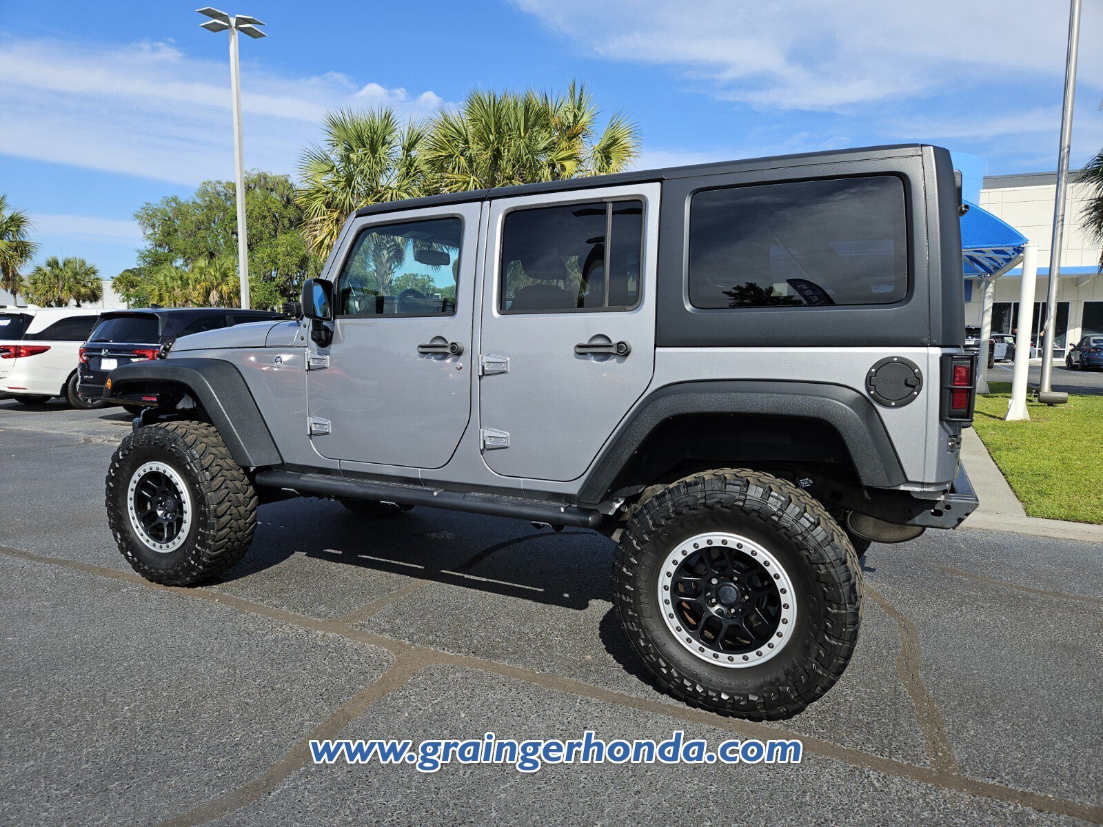 Used 2018 Jeep Wrangler Unlimited Sport S AWD/4WD image 3
