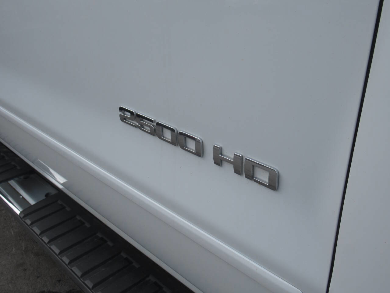 Used 2017 GMC Sierra 2500 SLE w/ HD SLE Preferred Plus Package AWD/4WD image 5