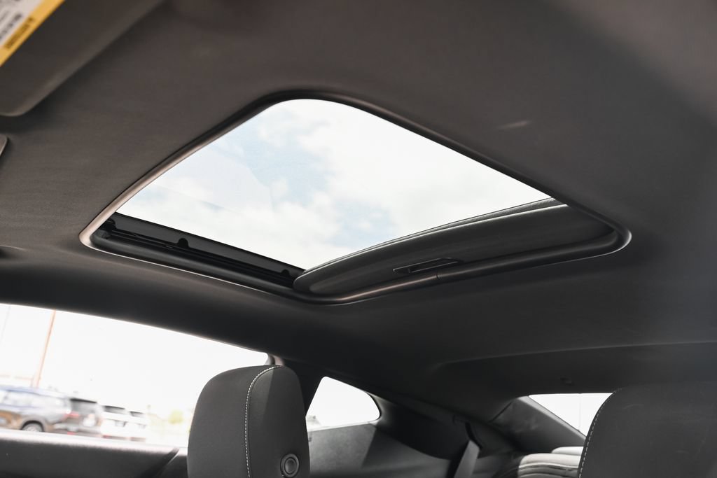 Used 2021 Chevrolet Camaro LT RWD image 17