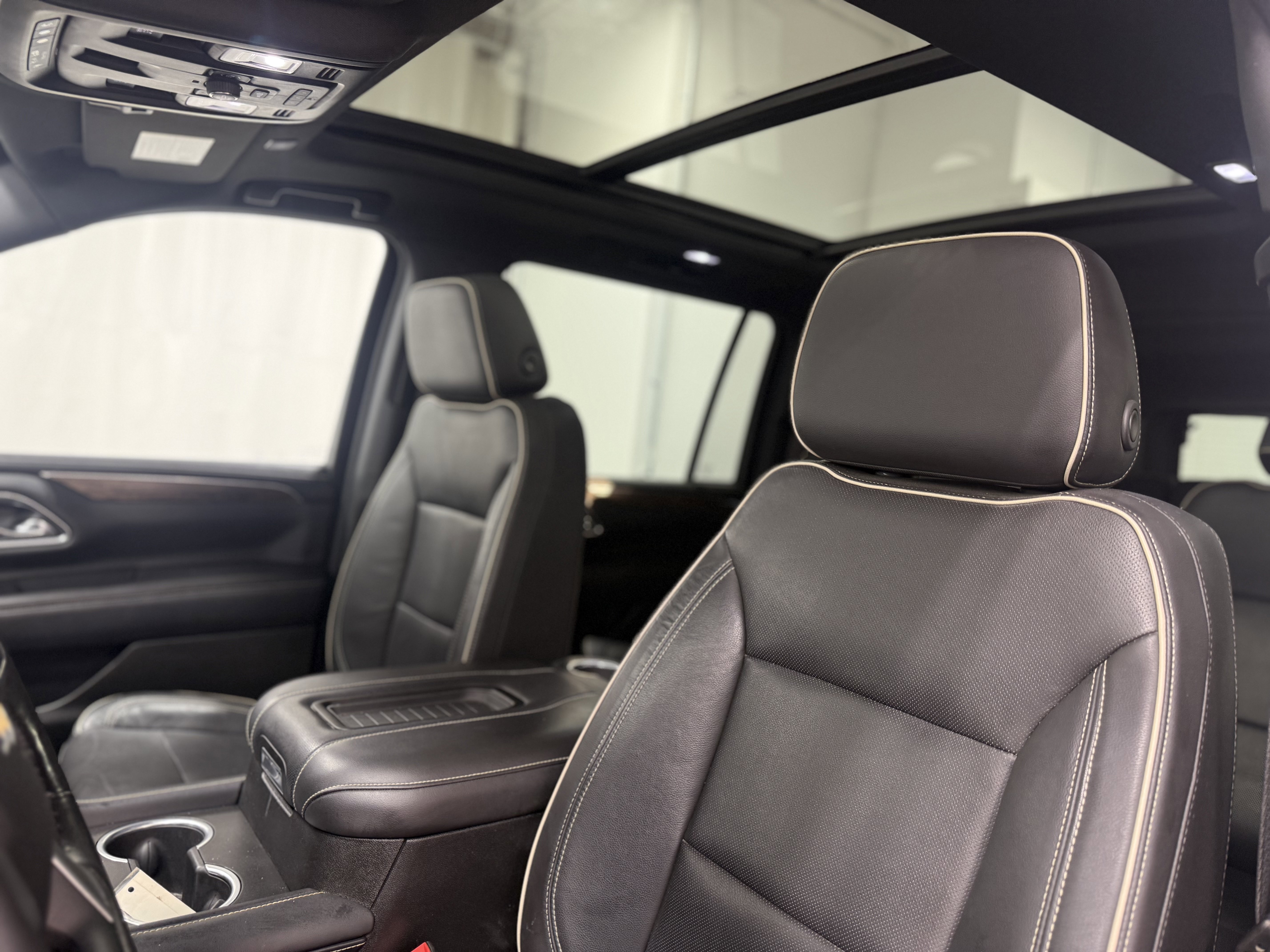 Used 2021 Chevrolet Suburban Premier w/ Premium Package image 16