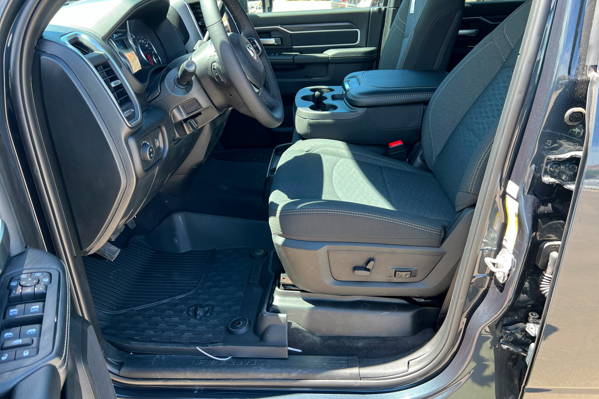 New 2026 RAM 3500 Big Horn AWD/4WD image 17