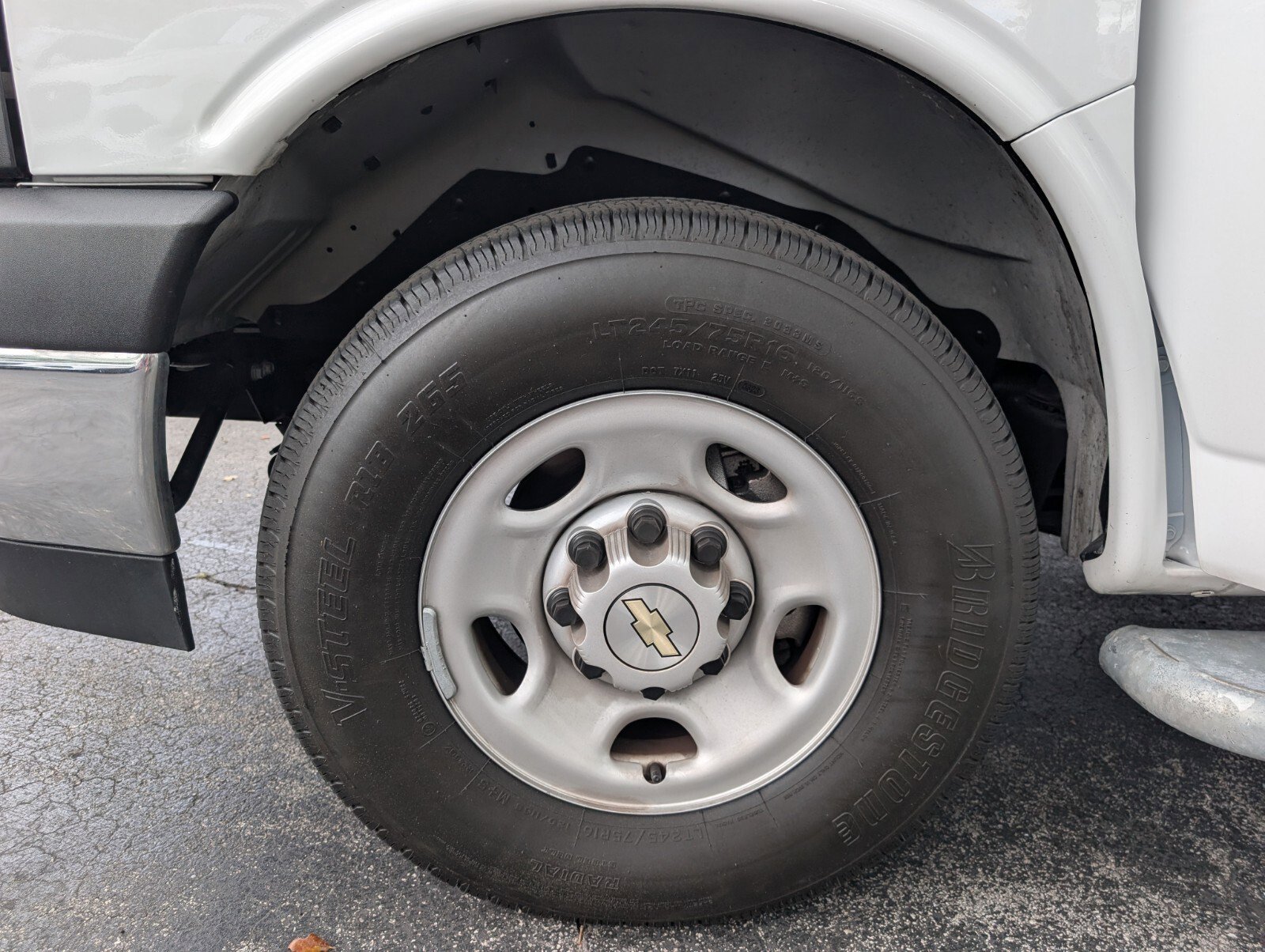 Used 2024 Chevrolet Express 2500 w/ Driver Convenience Package image 19