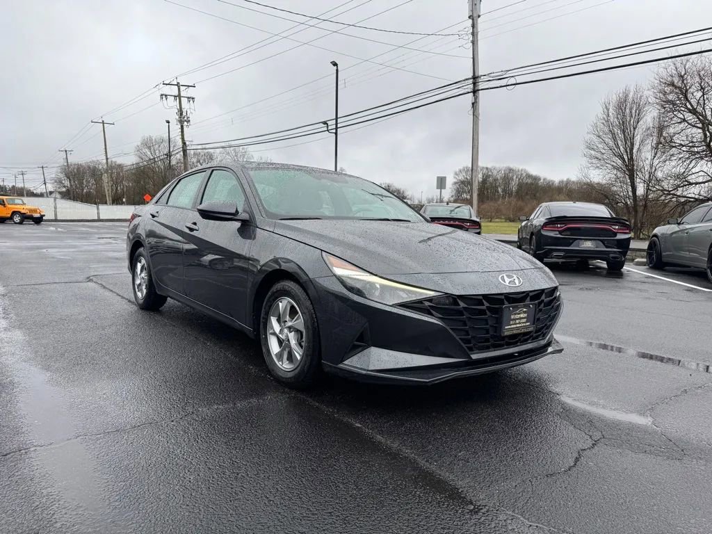 Used 2021 Hyundai Elantra SE w/ Cargo Package image 4
