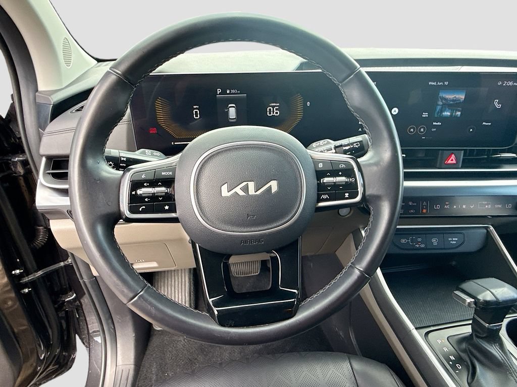 Certified 2025 Kia Carnival FWD image 37