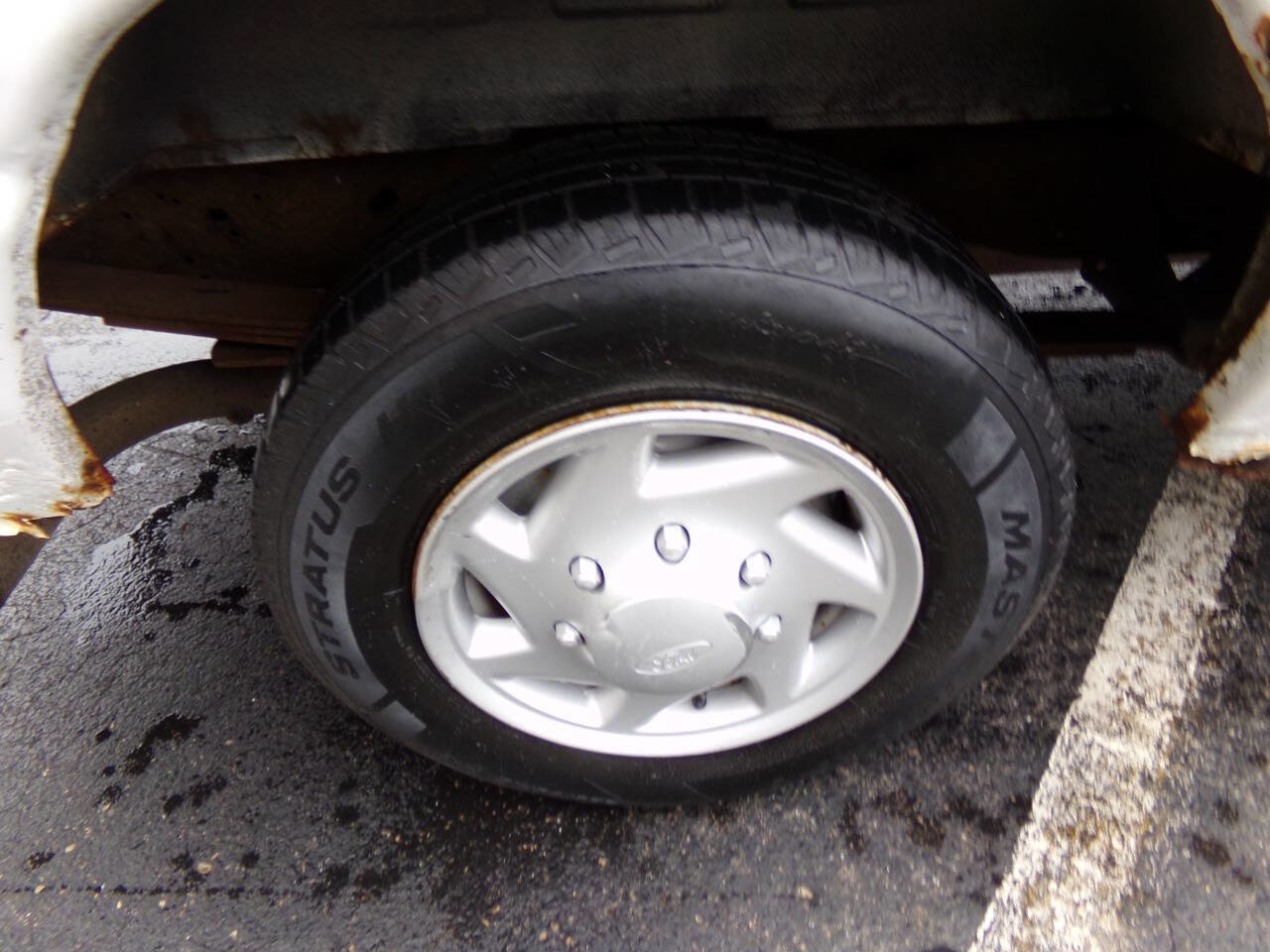 Used 2006 Ford E-250 and Econoline 250 RWD image 11