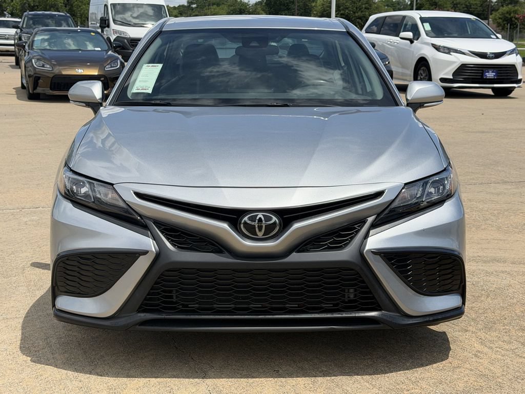 Used 2024 Toyota Camry SE FWD image 3