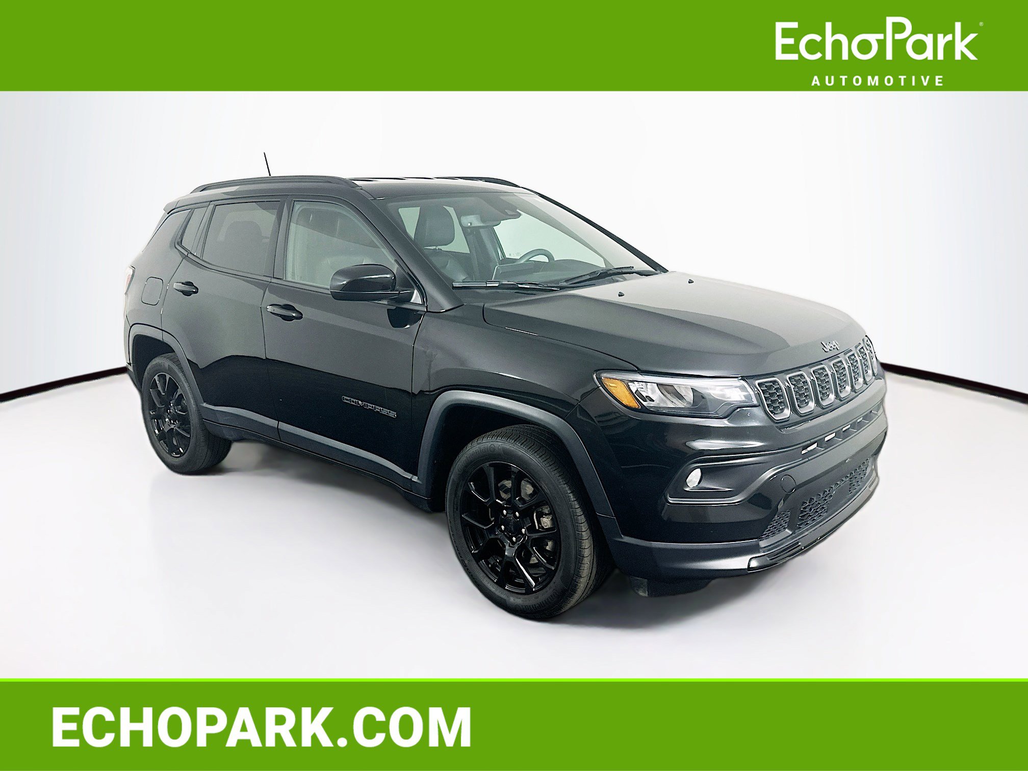 Used 2024 Jeep Compass Latitude w/ Convenience Group AWD/4WD image 1