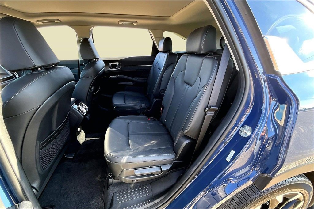 Used 2025 Kia Sorento SX image 28