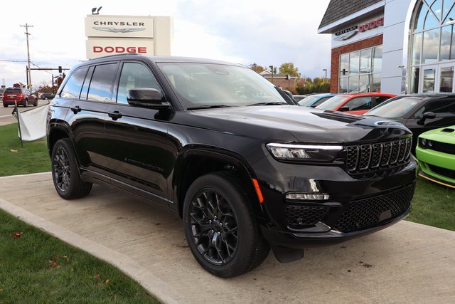 New 2025 Jeep Grand Cherokee Summit w/ Obsidian Package image 3