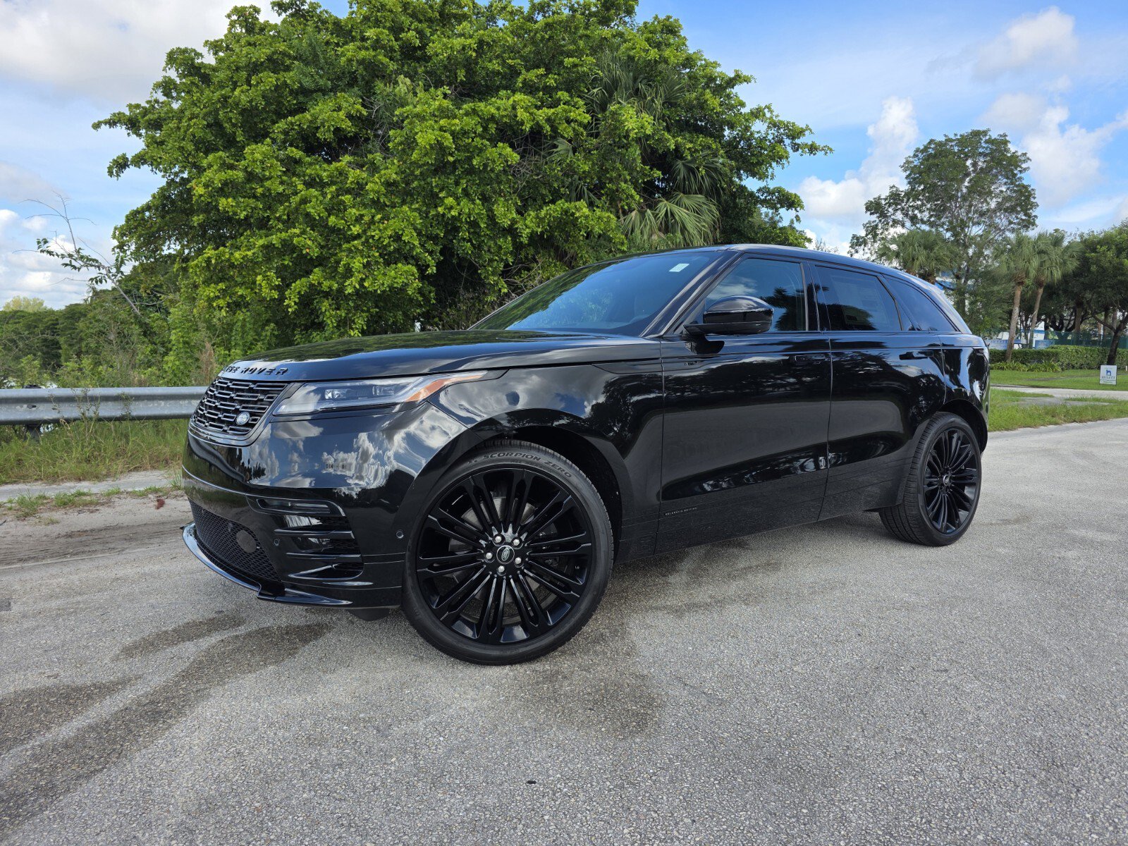 New 2026 Land Rover Range Rover Velar Belgravia AWD/4WD image 1