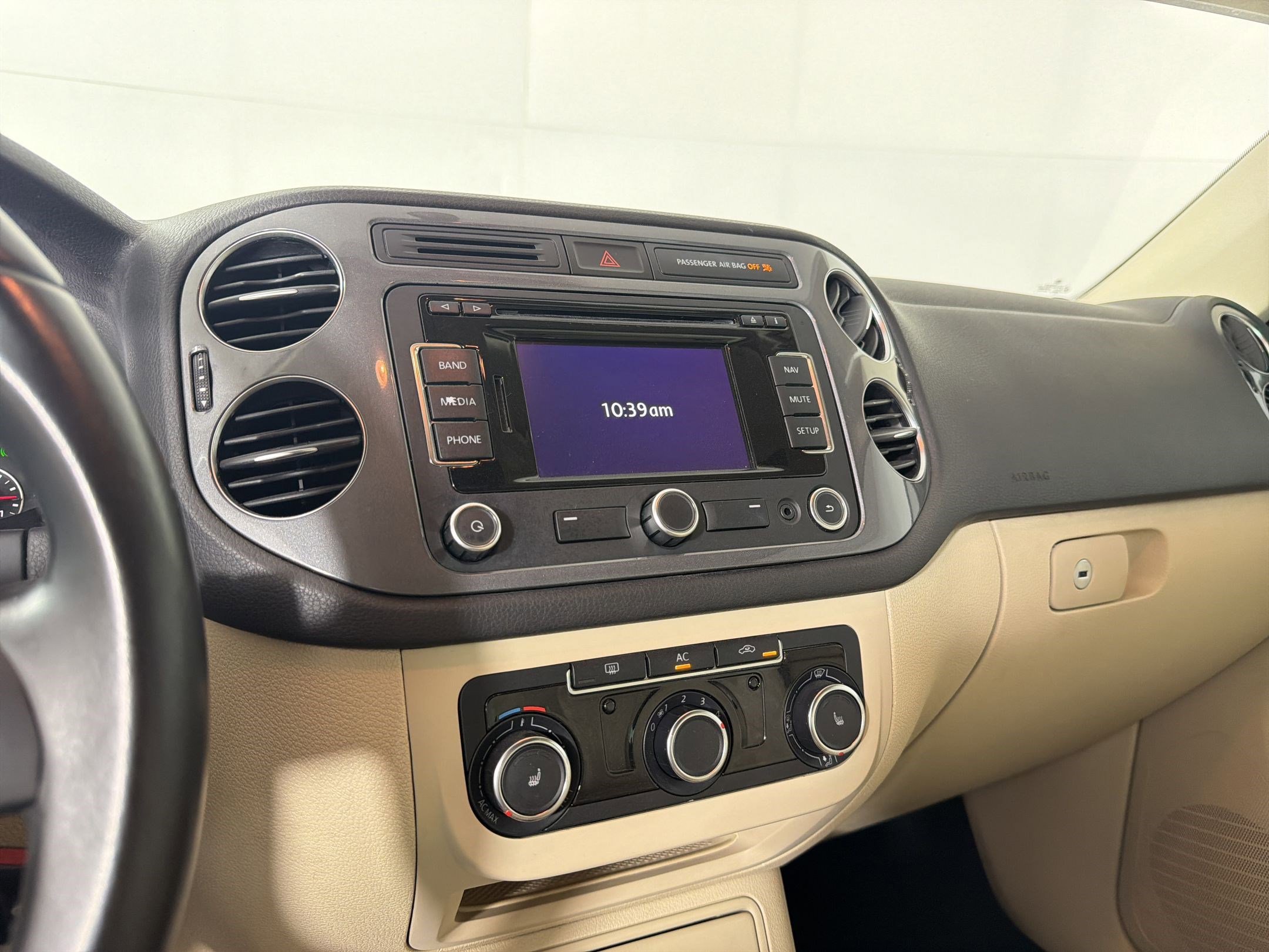 Used 2012 Volkswagen Tiguan SE FWD image 23