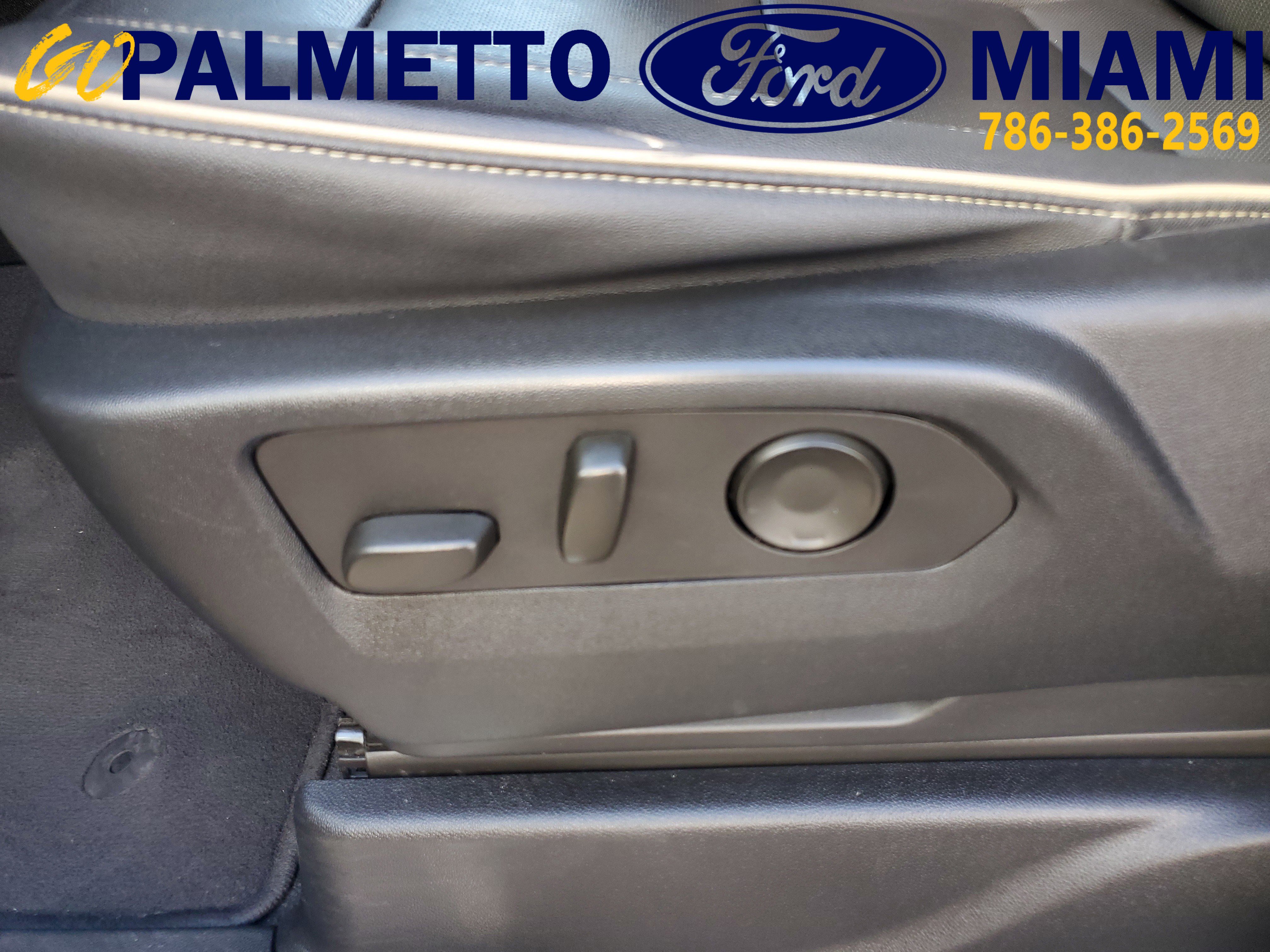 Used 2023 Chevrolet Suburban Premier image 15