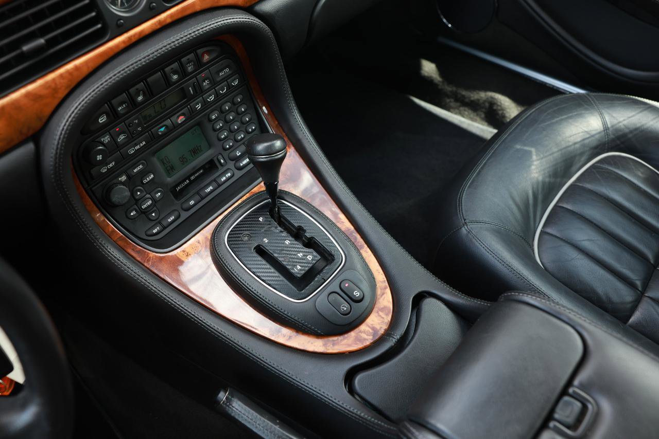 Used 2002 Jaguar XJ8 RWD image 39