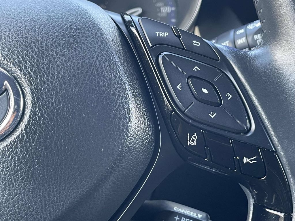 Used 2022 Toyota C-HR XLE FWD image 27