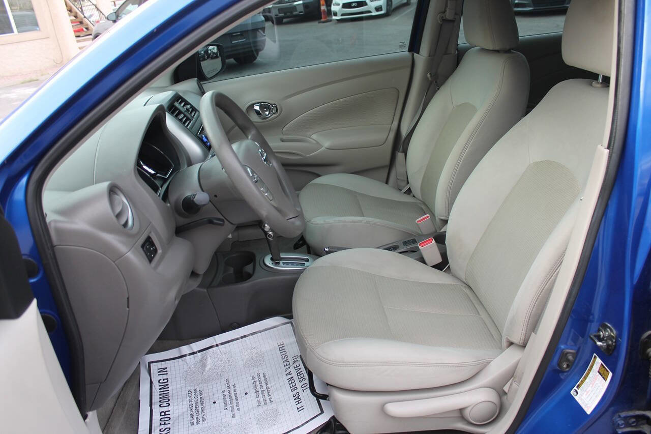 Used 2015 Nissan Versa SV FWD image 19