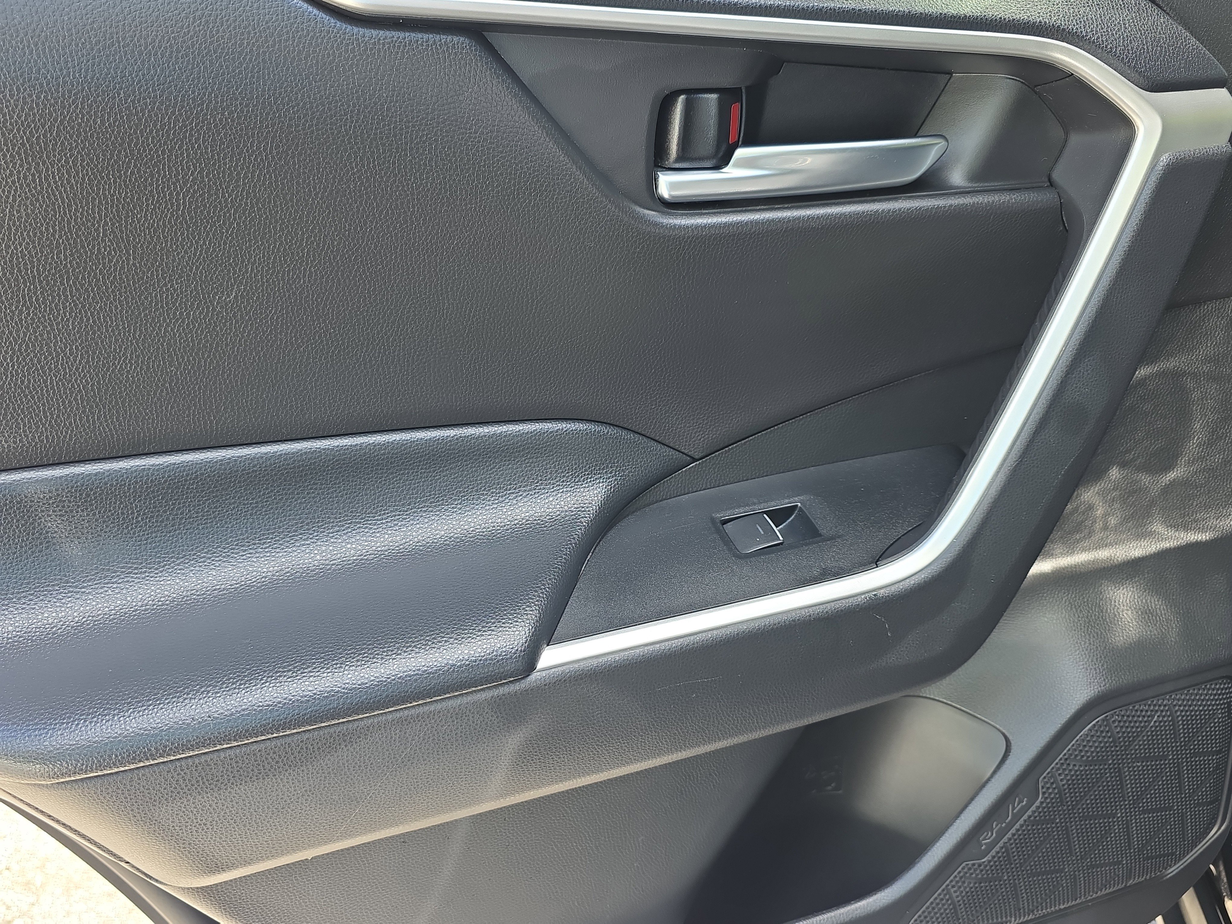 Used 2024 Toyota RAV4 XLE FWD image 14