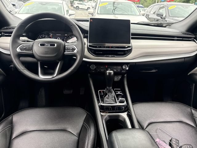 Used 2025 Jeep Compass Limited AWD/4WD image 17