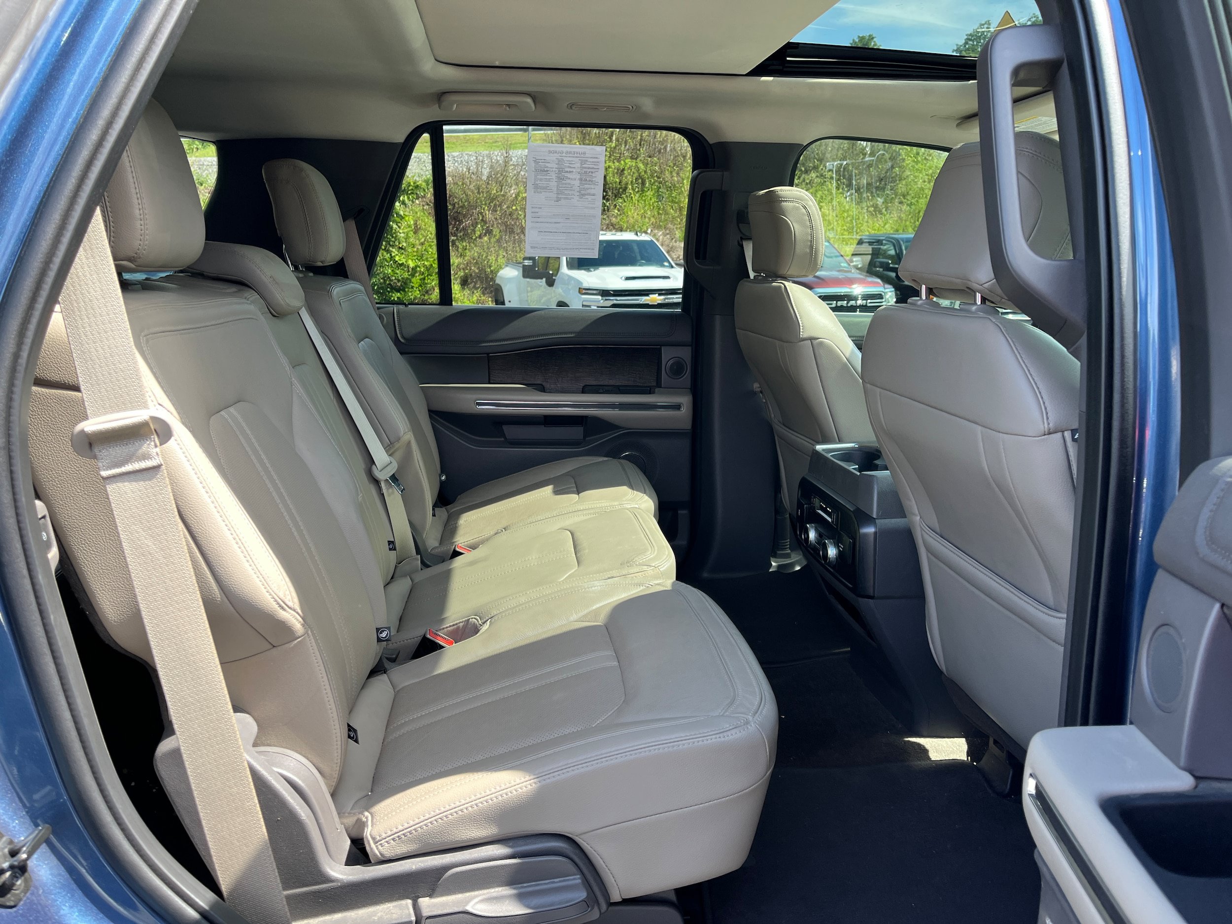 Used 2019 Ford Expedition Limited w/ Equipment Group 301A AWD/4WD image 8