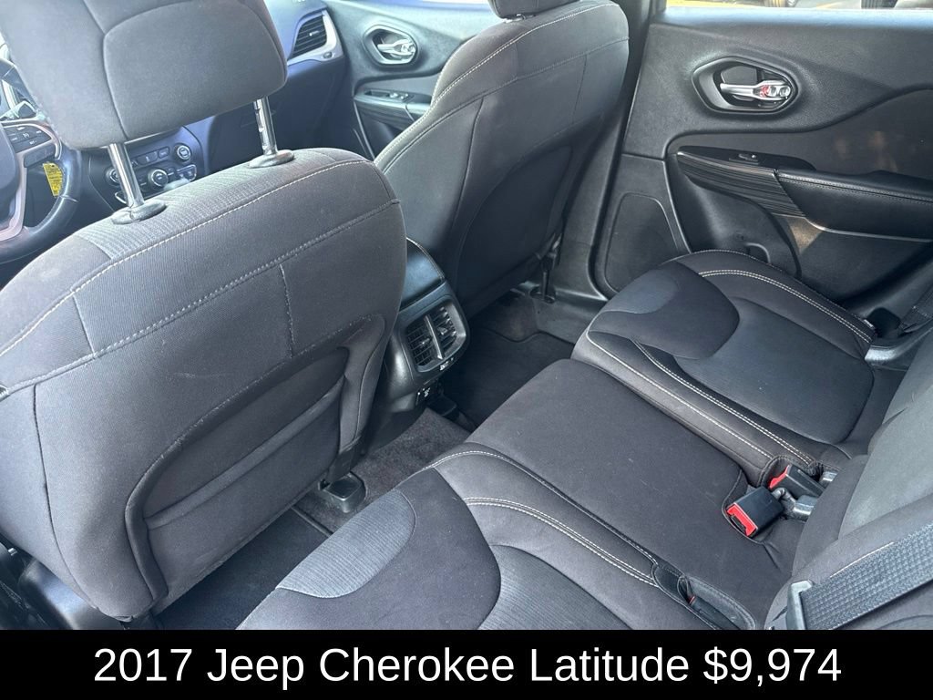 Used 2017 Jeep Cherokee Latitude FWD image 13
