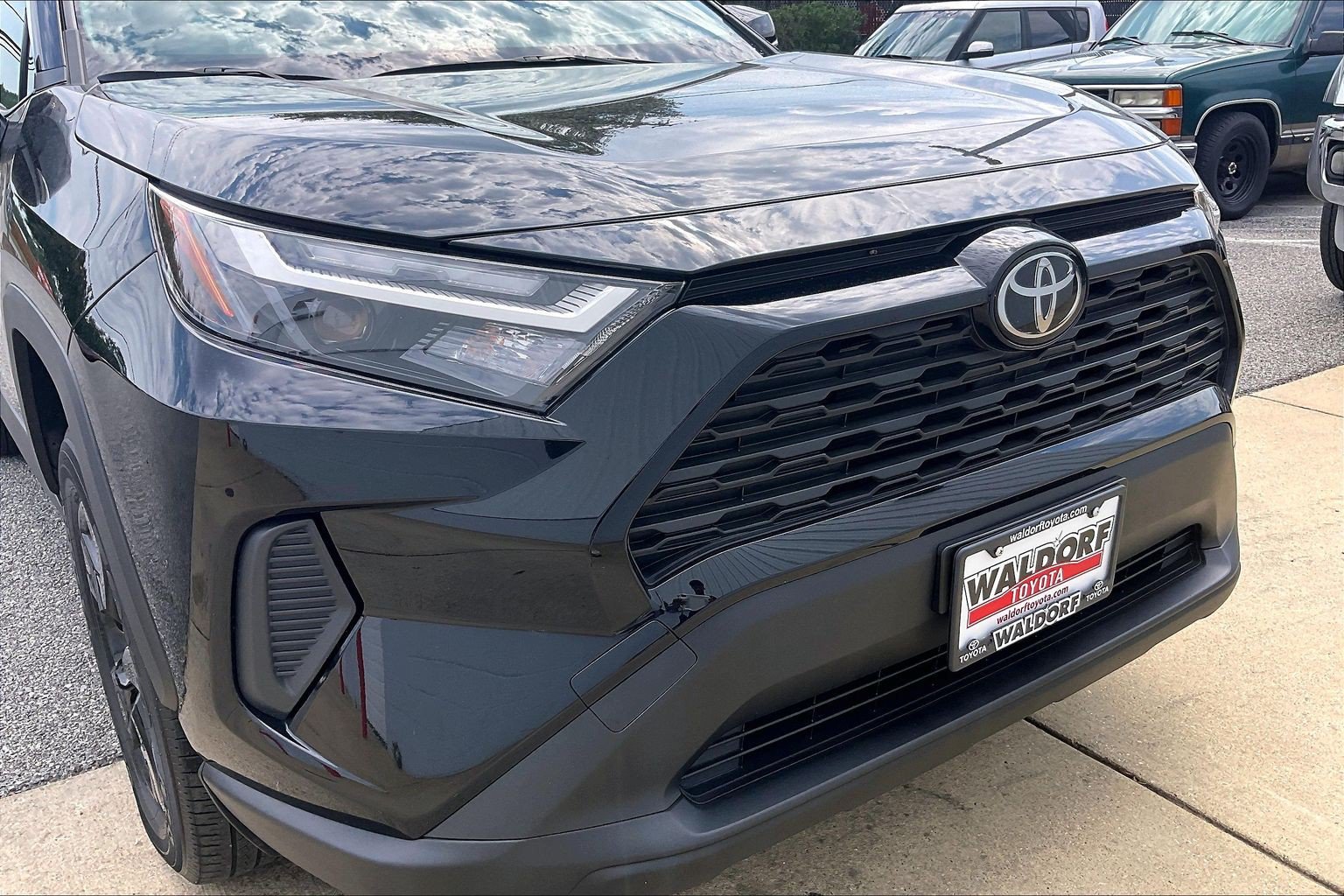 Used 2025 Toyota RAV4 XLE AWD/4WD image 34