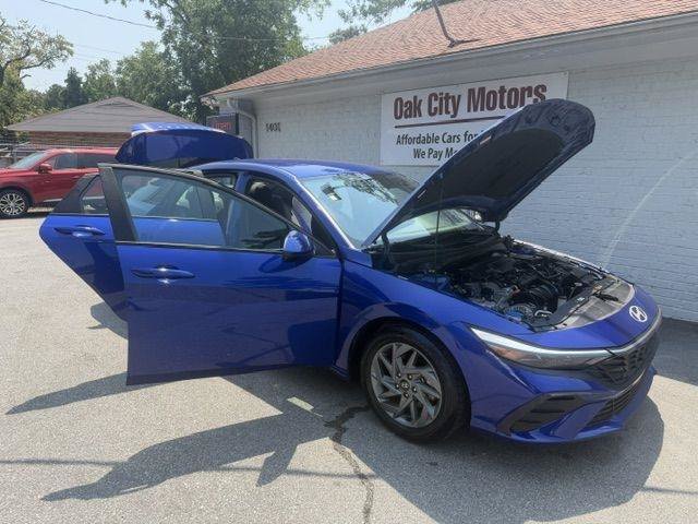Used 2024 Hyundai Elantra SEL FWD image 8