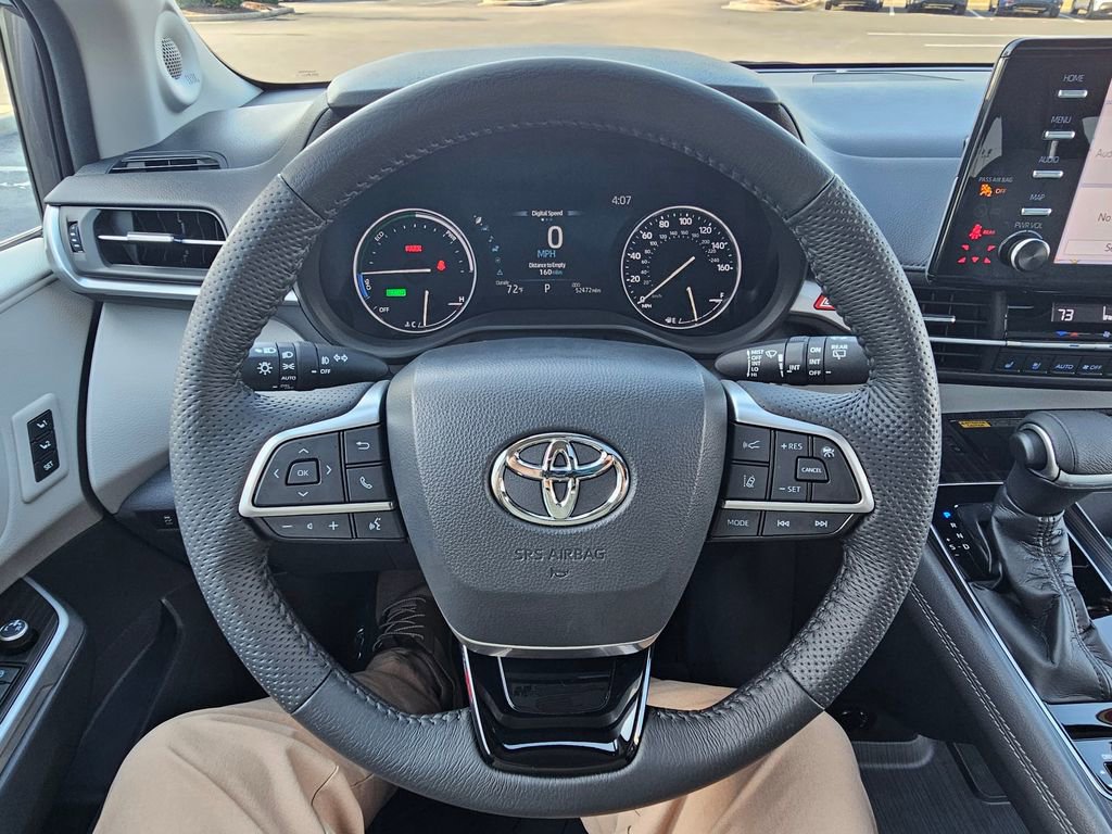 Used 2021 Toyota Sienna Limited image 26
