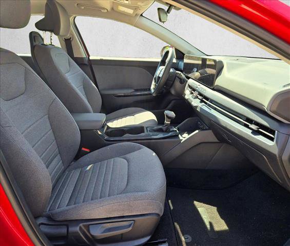 Used 2025 Kia K4 EX image 18