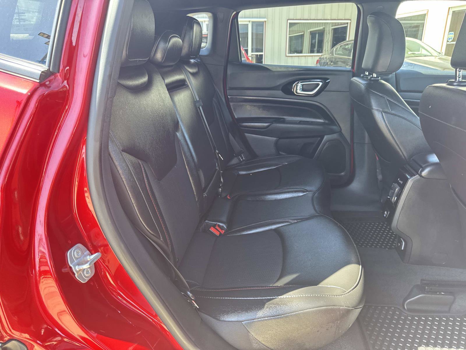 Used 2025 Jeep Compass Trailhawk AWD/4WD image 9