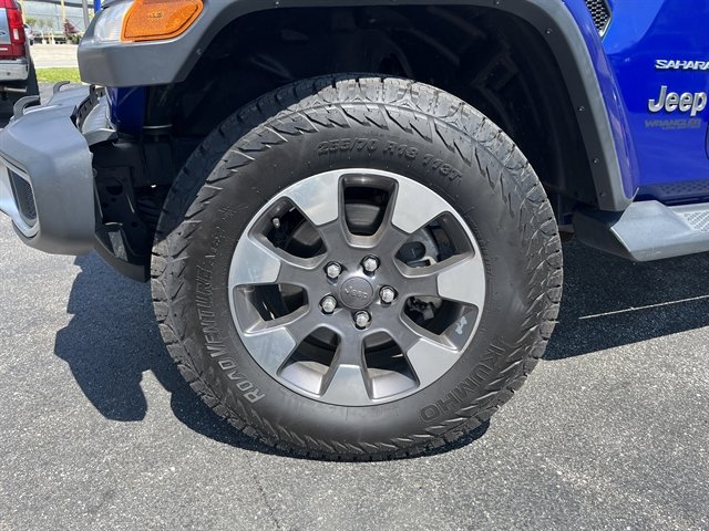 Used 2018 Jeep Wrangler Unlimited Sahara AWD/4WD image 13