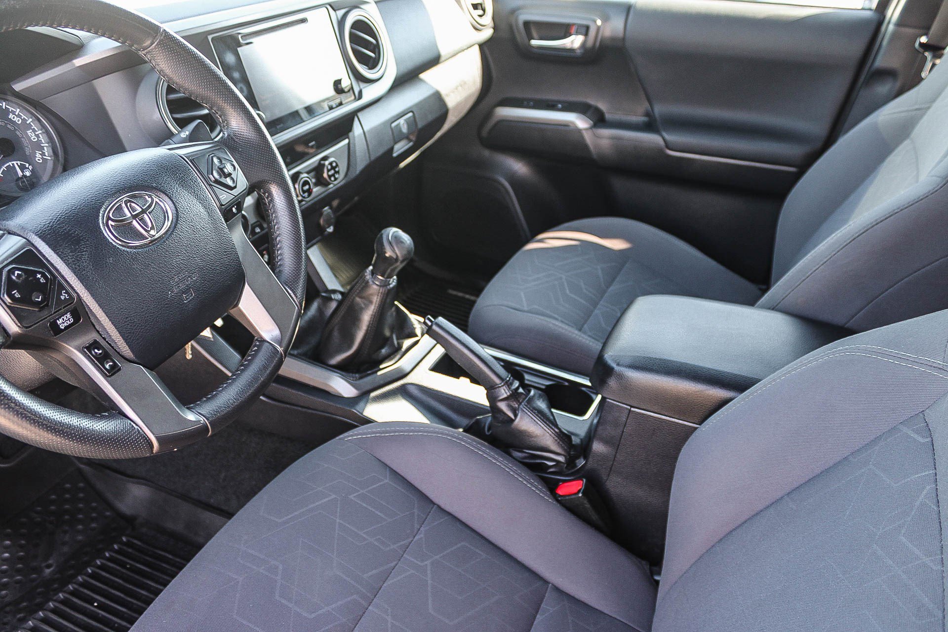 Used 2017 Toyota Tacoma TRD Sport image 18