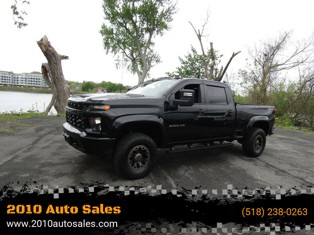 Used 2021 Chevrolet Silverado 2500 Custom w/ Custom Value Package AWD/4WD image 2