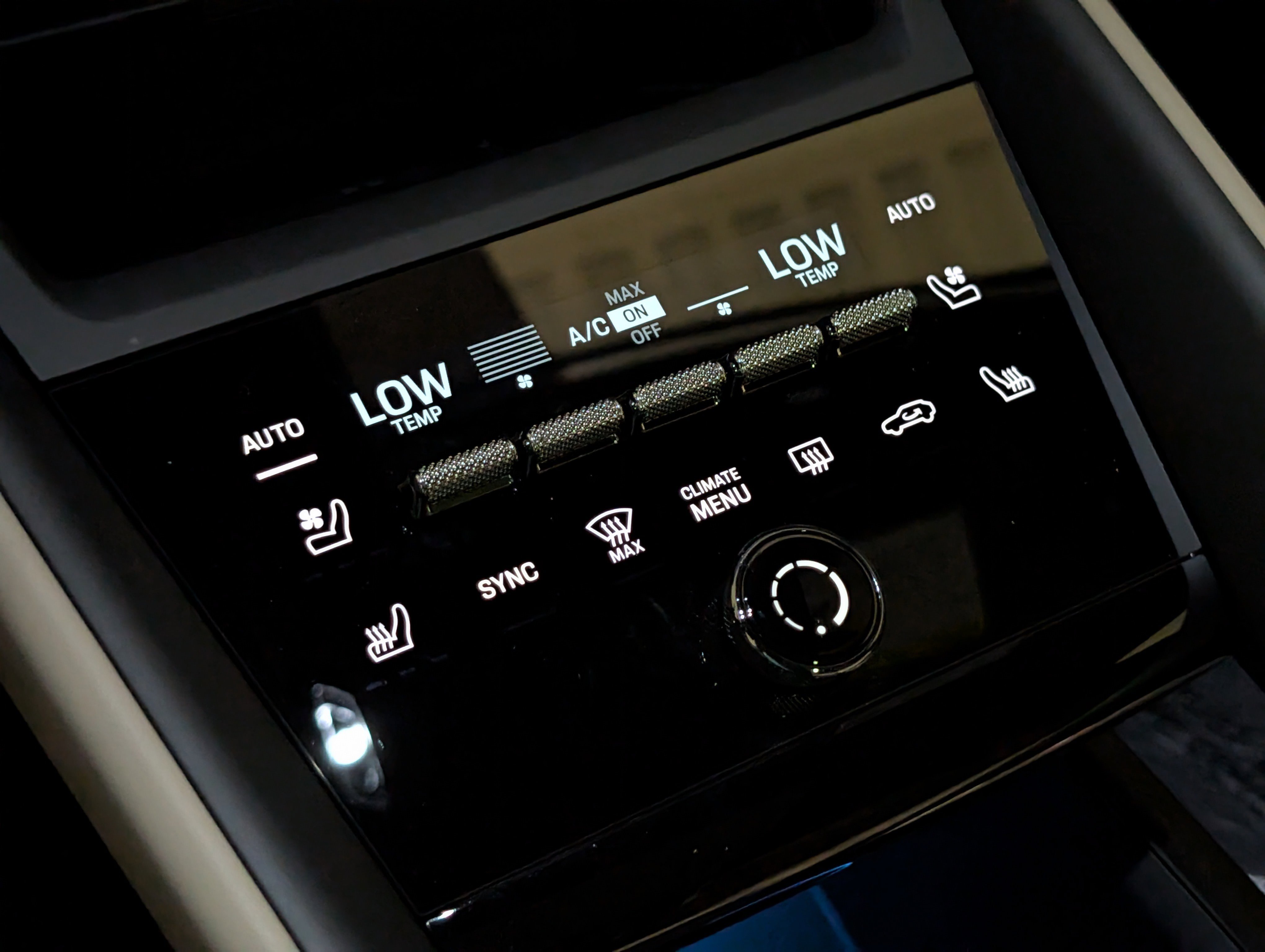 Certified 2025 Porsche Macan Electric image 39
