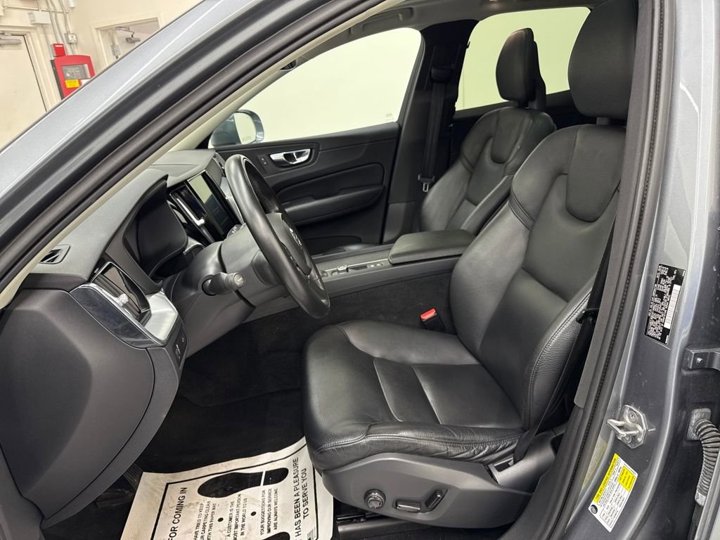 Used 2018 Volvo XC60 T6 Momentum w/ Advanced Package image 13
