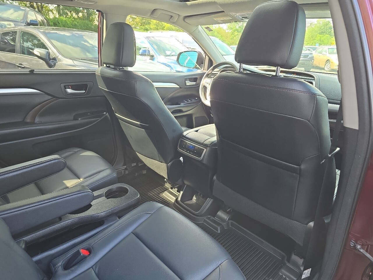 Used 2018 Toyota Highlander XLE AWD/4WD image 19