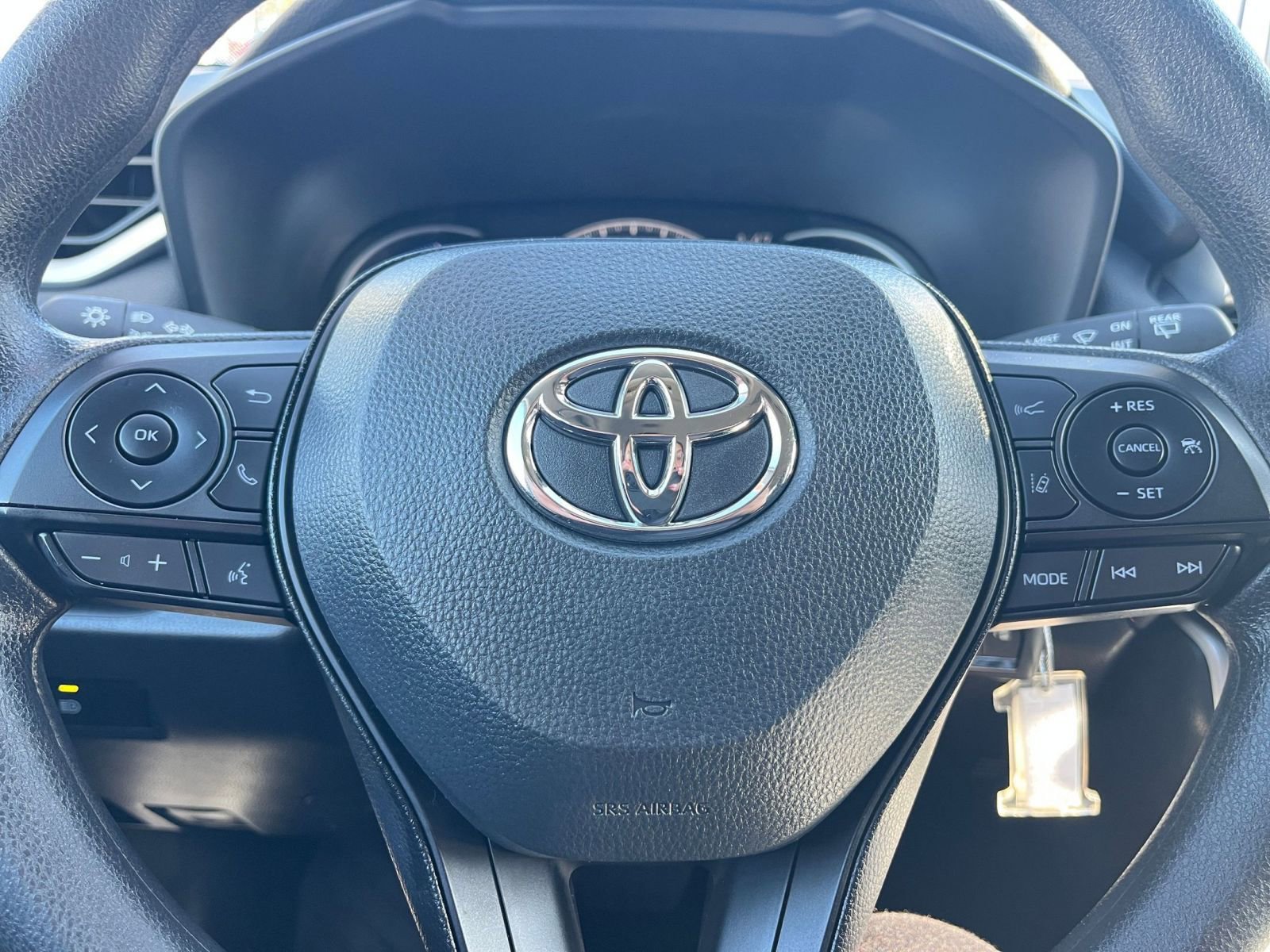 Used 2025 Toyota RAV4 LE image 27