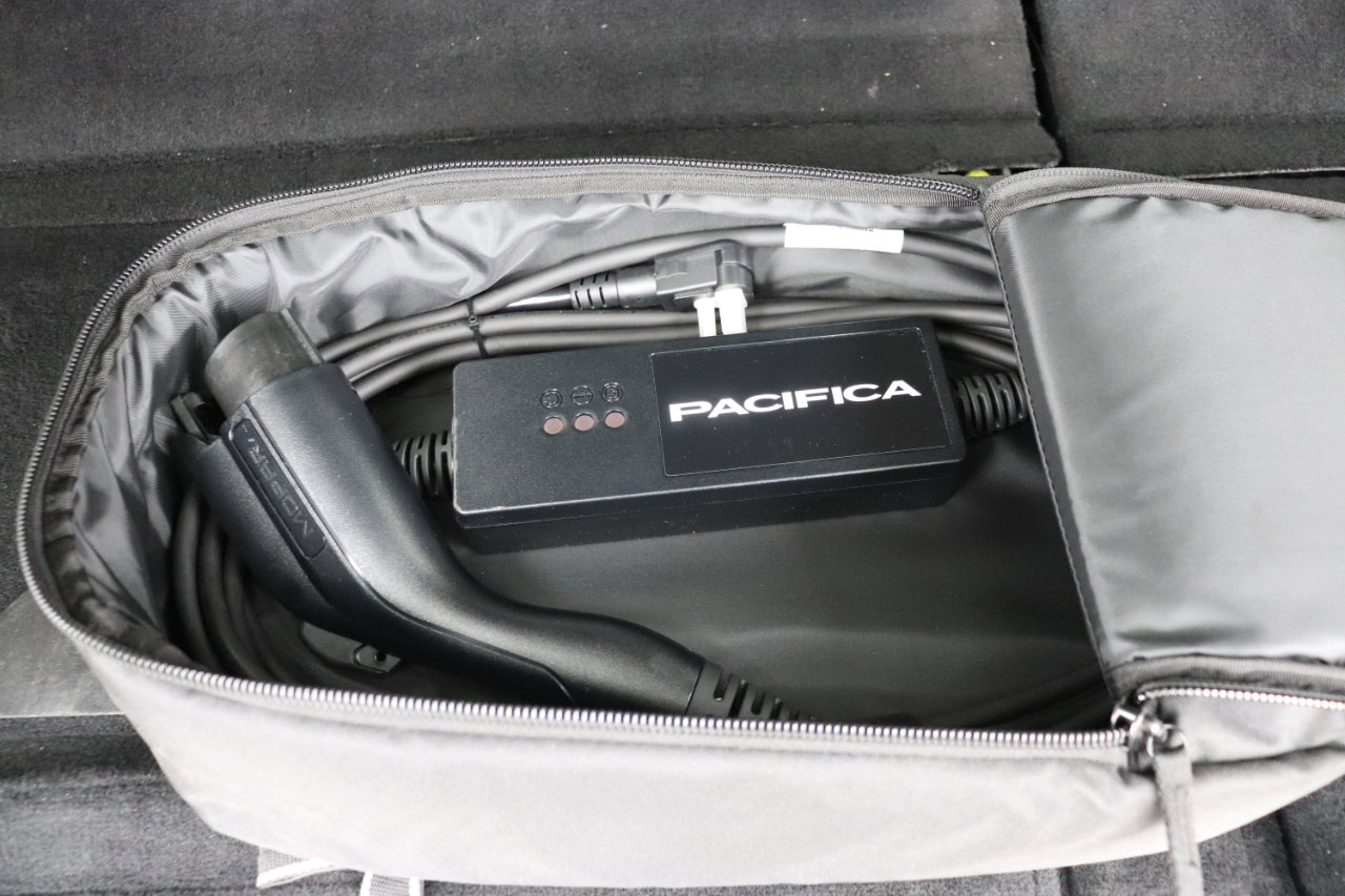 Used 2024 Chrysler Pacifica Limited image 62