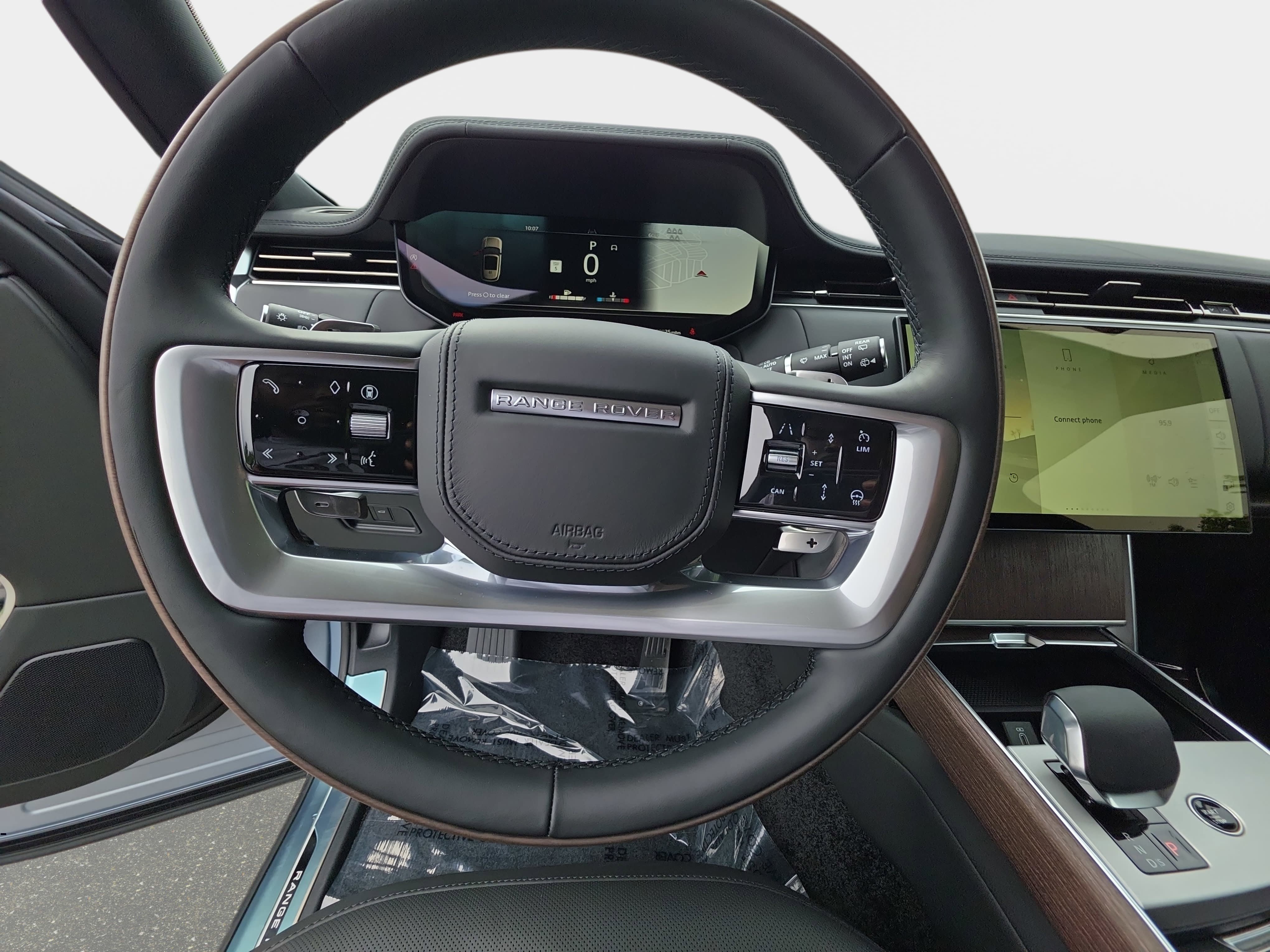 New 2026 Land Rover Range Rover Long Wheelbase SE AWD/4WD image 18