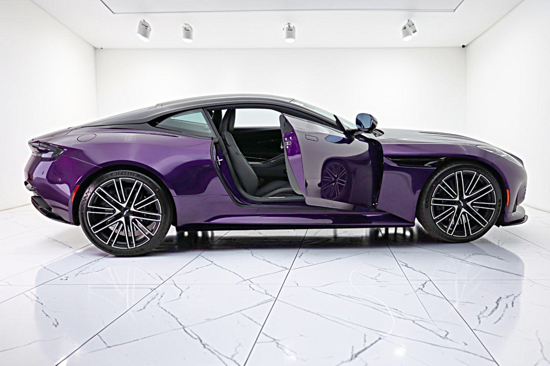 Used 2024 Aston Martin DB12 Coupe RWD image 13