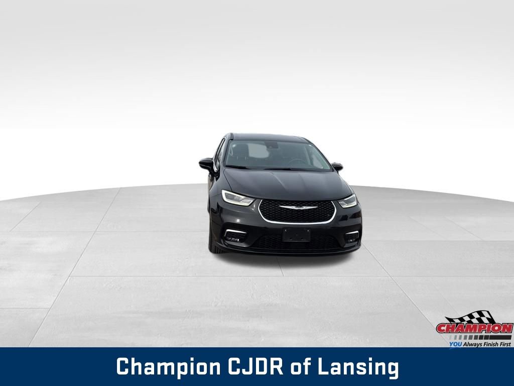 Used 2024 Chrysler Pacifica Touring-L image 8